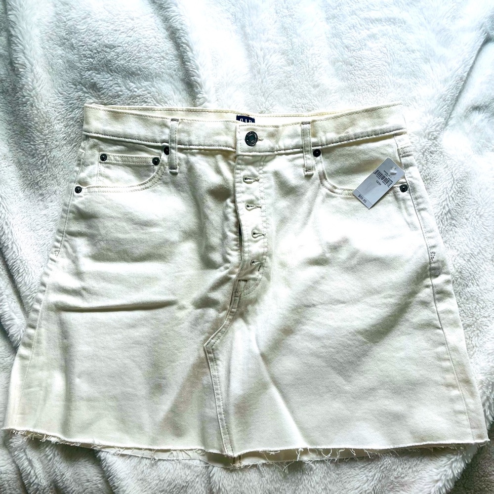 NWT Gap slightly off white denim mini skirt